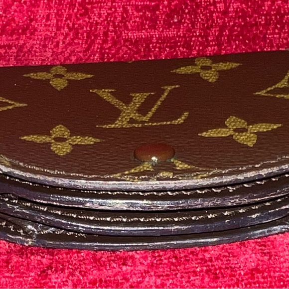 LOUIS VUITTON AUTHENTIC MONOGRAM GOUSSET. EUC. - Picture 6 of 7